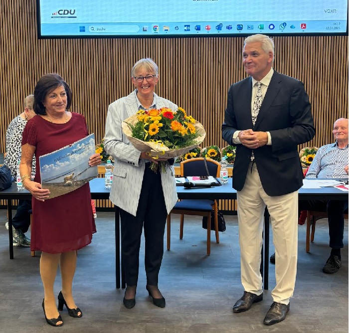 Bundesvorsitzender Hubert Hppe kam zum Antrittsbesuch.Er dankte Heidi Exner (Mitte) und gratulierte der Nachfolgerin Brigitte Kunze zur neuen Aufgabe, Foto: Kunze